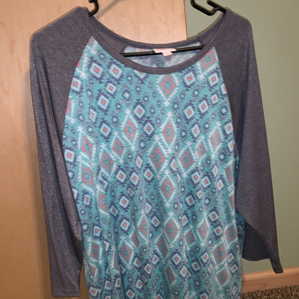 Elbow length sleeves shirt